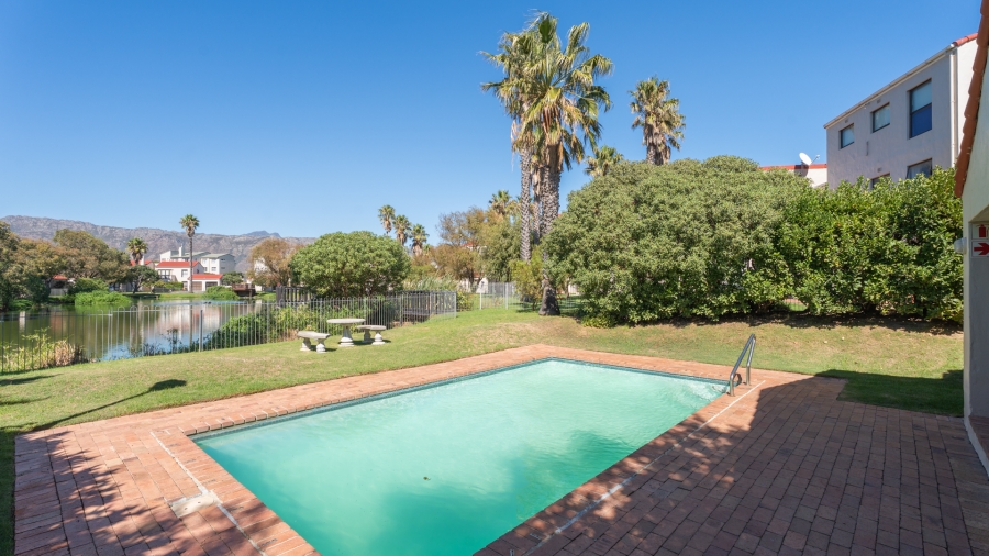 To Let 2 Bedroom Property for Rent in Greenways Golf Estate Western Cape